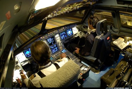 Mengintip Cockpit Pesawat yuk ?